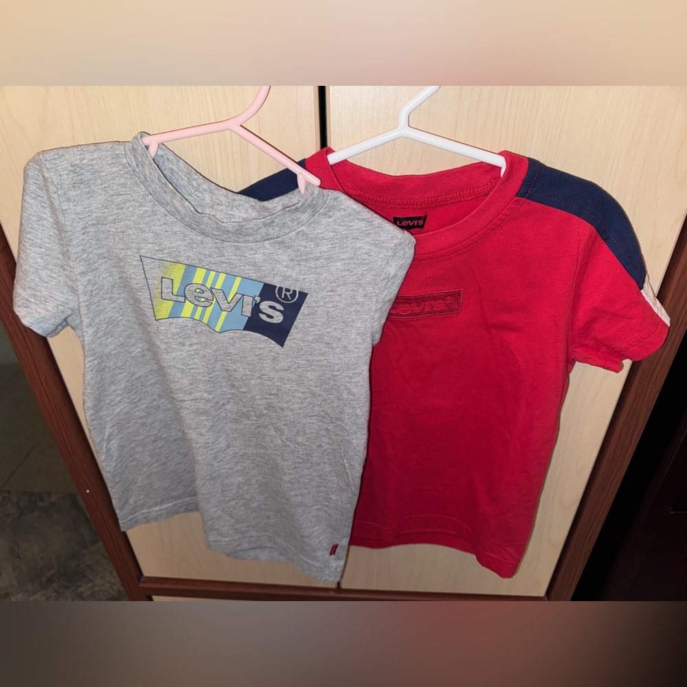 Levi's Toddler boy tee bundle size 4t (3-4yr)